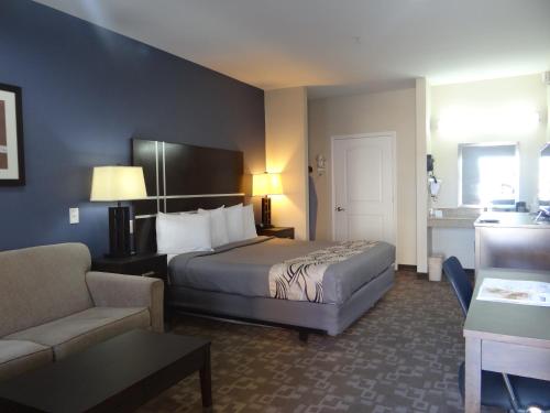 Regency Inn & Suites - Baytown - image 5