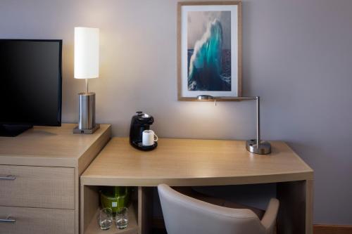 Specialty King Room with Sofa Bed image 9