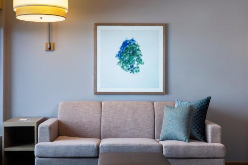 King Room with Sofa Bed and View image 2