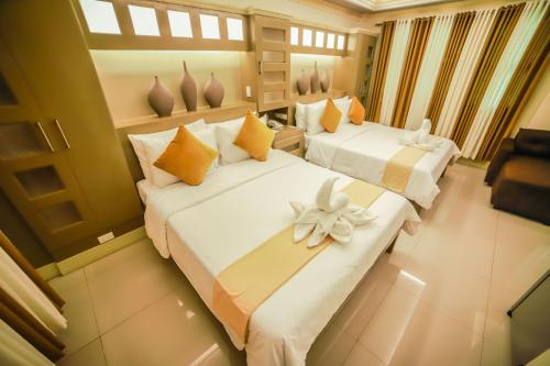 Villa Esmeralda Bryan's Resort Hotel and Restaurant in Palayan