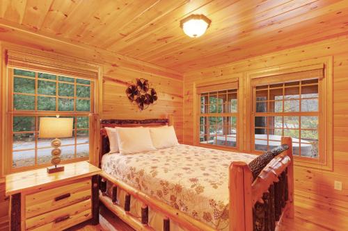 Kingfisher Cove Cabin 18