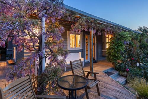 Olde Mill House Bed & Breakfast and Cycle Hire in Blenheim
