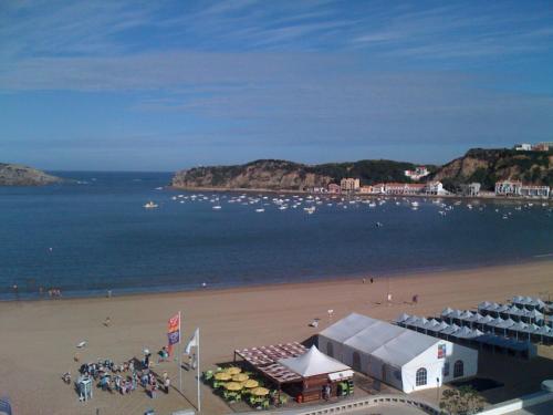  Beachfront 2bdr apt on Marginal Boulevard in São Martinho do Porto