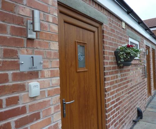 Oakwood Farm Mews Chester - main image