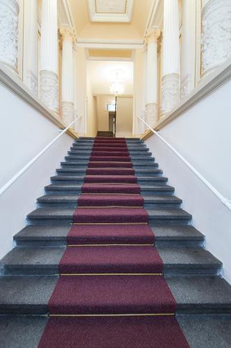 Modern apartment Spanelska - image 5