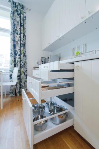 Modern apartment Spanelska - image 2