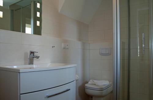 Apartment with Mountain View image 6
