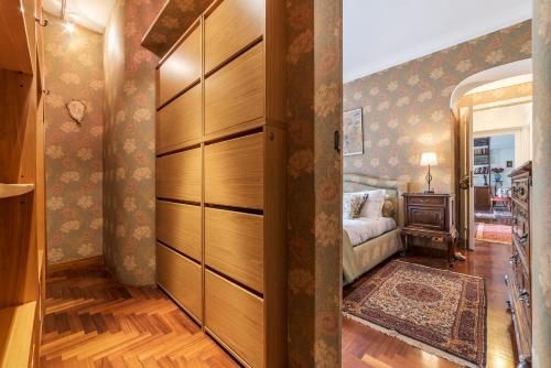 Quiet and classic on two floors by Trevi Fountain - image 8