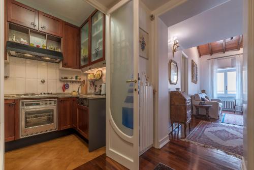 Quiet and classic on two floors by Trevi Fountain - image 11