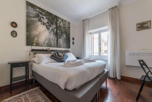 Quiet and classic on two floors by Trevi Fountain - image 4