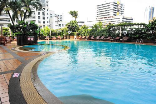 Swimming pool, Novotel Bangkok On Siam Square Hotel in Bangkok