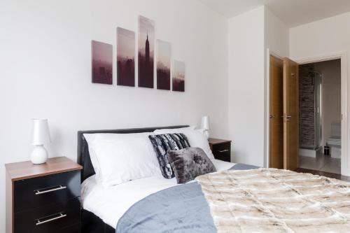 Zen Modern 2 Bedroom Apartment close to city centre ideal for a group of 4-6 near Soho House