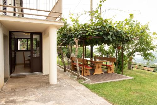 Sea View Apartment with Garden near Opatija