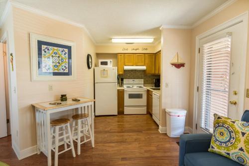 Holiday Hideaway condo - image 7