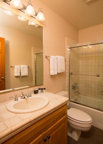 Cascade Village Three Bedroom Cascade Condo condo - main image