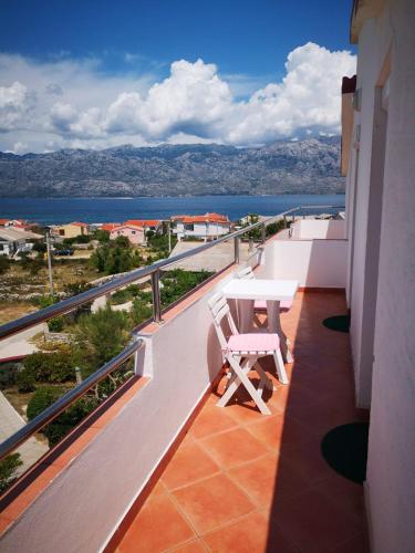  Apartment Miranda with Sea View in 23248 Ražanac