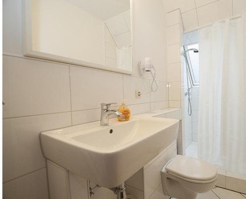 Picklapp Apartments - main image
