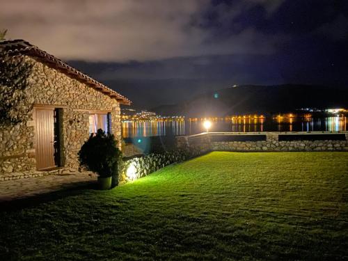  The Little Stone House by the Lake, Pension in Kastoria bei Mesopotamiá