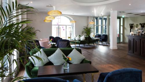 The House Hotel