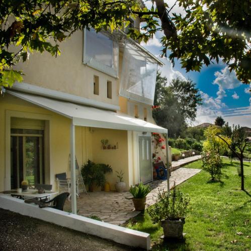 Iekārtas, Estia guest house in Ag. Georgios (Olympia)