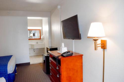 Attleboro Motor Inn in South Attleboro, USA