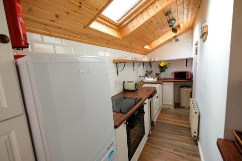 Kitchen, The Cottage Hillside in Newport
