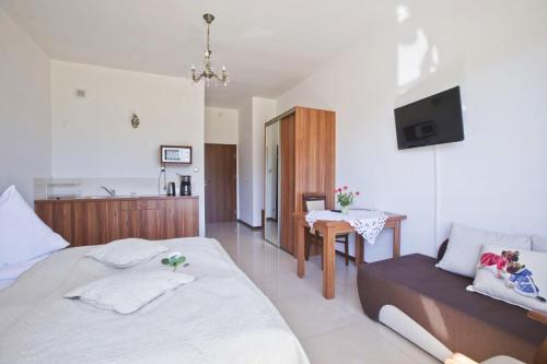 Standard Triple Room image 2