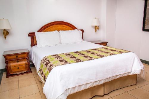 Hotel Casa Laureles Hotel Casa Laureles is perfectly located for both business and leisure guests in Medellin. Offering a variety of facilities and services, the hotel provides all you need for a good nights sleep. Free