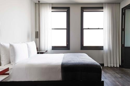 228266956 The Robey, Chicago, a Member of Design Hotels