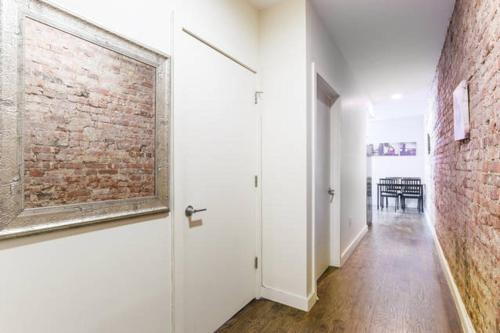 Beautiful Room in Newly Renovated Apt