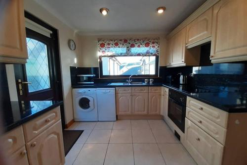 кухня, Leafield Holiday Home in Странрер