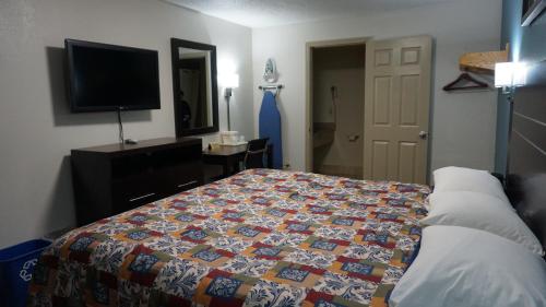 Lodge Inn Located in Wrightstown, Passport Inn Wrightstown is a perfect starting point from which to explore Wrightstown (NJ). Offering a variety of facilities and services, the hotel provides all you need for 