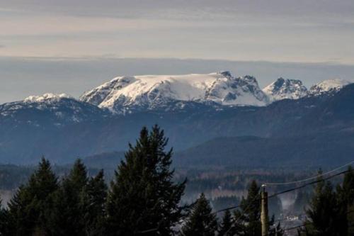 Panoramic view! Private 1 BR suite, NEW living room!