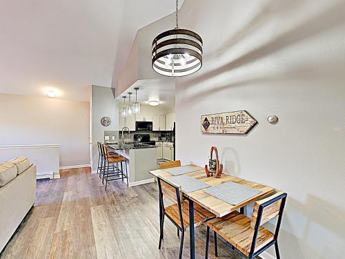 New Listing! Mountain-View Condo: Pool & Hot Tub condo - image 7