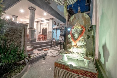 Three Dewi's Guest House