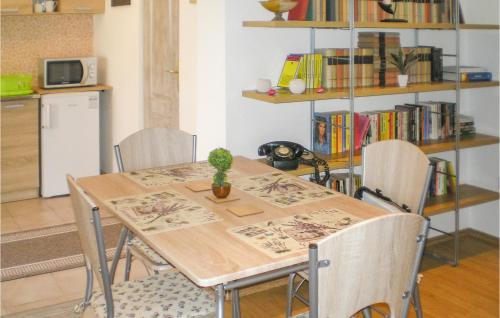  Nice home in Balatonenréd w/ 2 Bedrooms in Balatonendréd