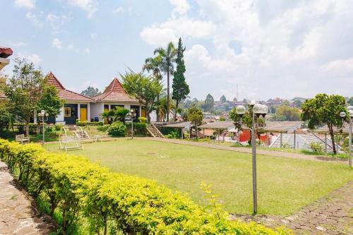 Garden, RedDoorz @ Hotel Damanaka Pangalengan in Pangalengan