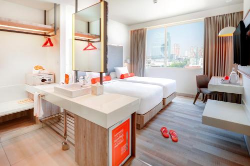 HARRIS Hotel & Conventions Bundaran Satelit Surabaya in Surabaya