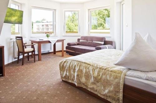 Standard Triple Room image 7