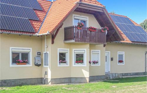  Amazing apartment in Balatonberény w/ 1 Bedrooms, Ferienwohnung in Balatonberény