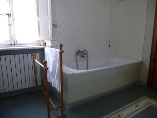 Ванна кімната, Casa Marcè a "Sonno" (Casa Marce a "Sonno") in Поркарі