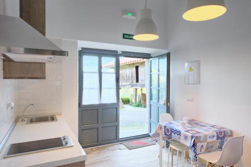 Kitchen, APARTAMENTOS LA LLONGAR in Pilona