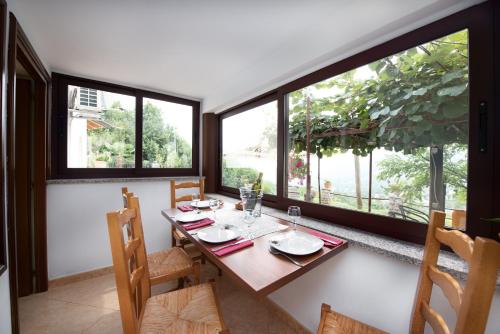 Sea View Apartment with Garden near Opatija