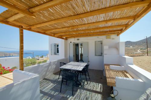  AMMOA - RAMMOS in Serifos Chora