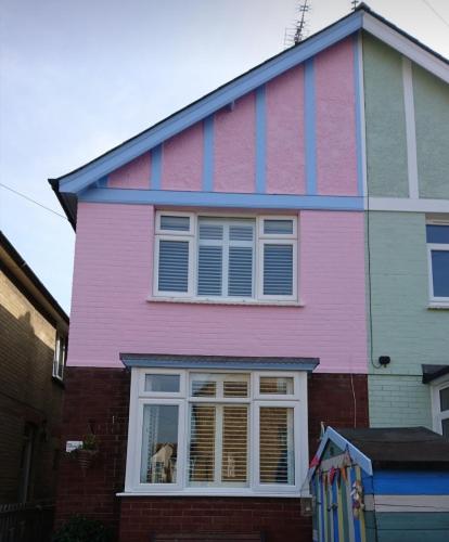 Charming pink house with perfect location 1