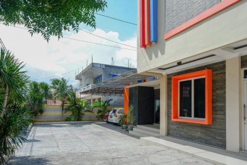 RedDoorz near Millenium Waterpark Palu - Kec. Palu Tim.