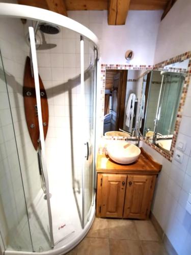 Bathroom, Hotel Restaurant Angival - Chambres et Appartement in Bourg-Saint-Maurice City Center