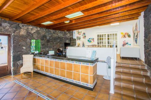 Los Tulipanes - image 2