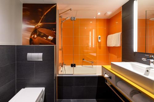 room detail thumbnail 2