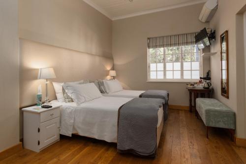 2 twin beds